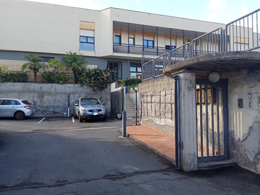 Uffici mq. 200 con area parcheggio privato